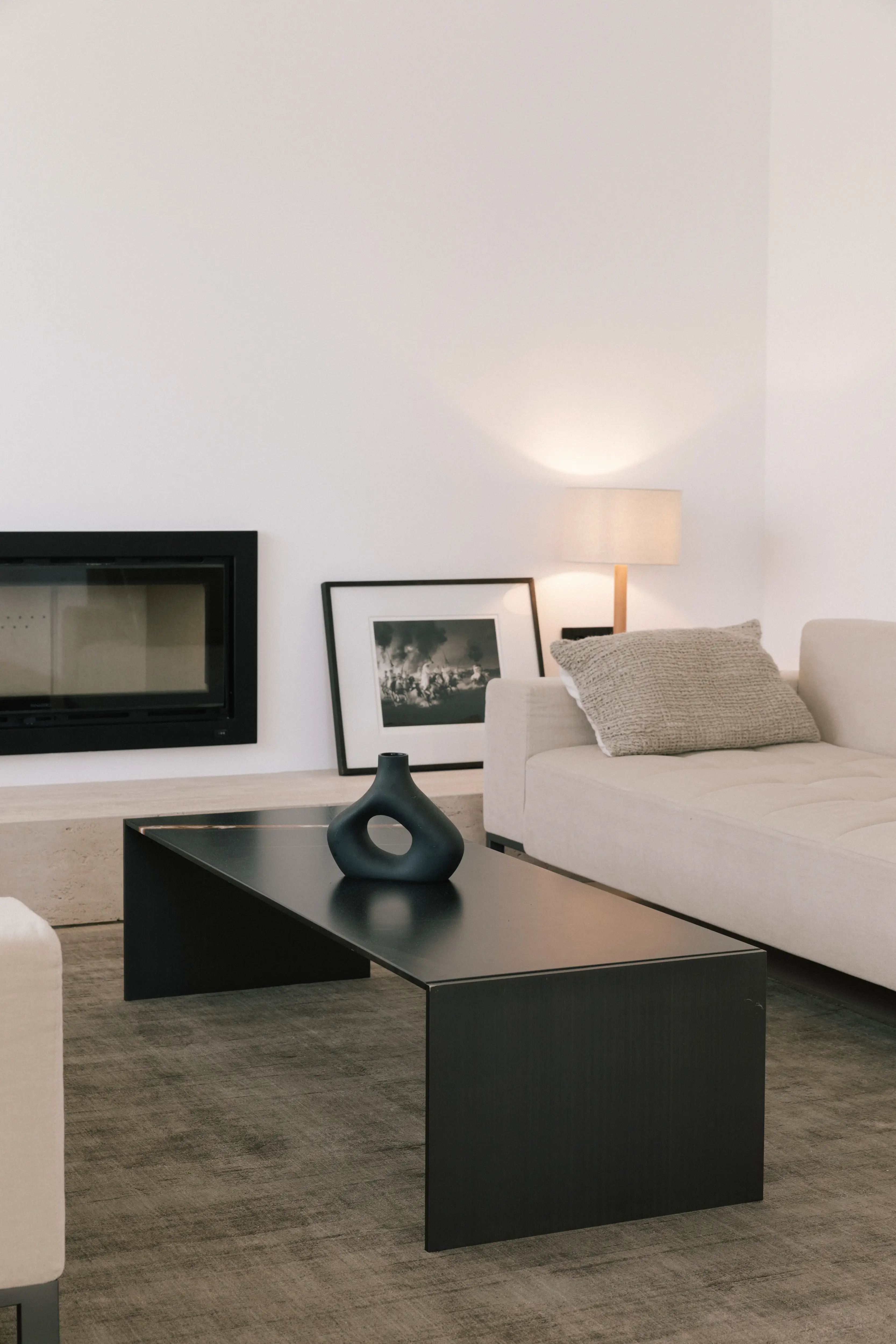 Open-plan living area after reforma de villa in Campolivar Valencia image 12