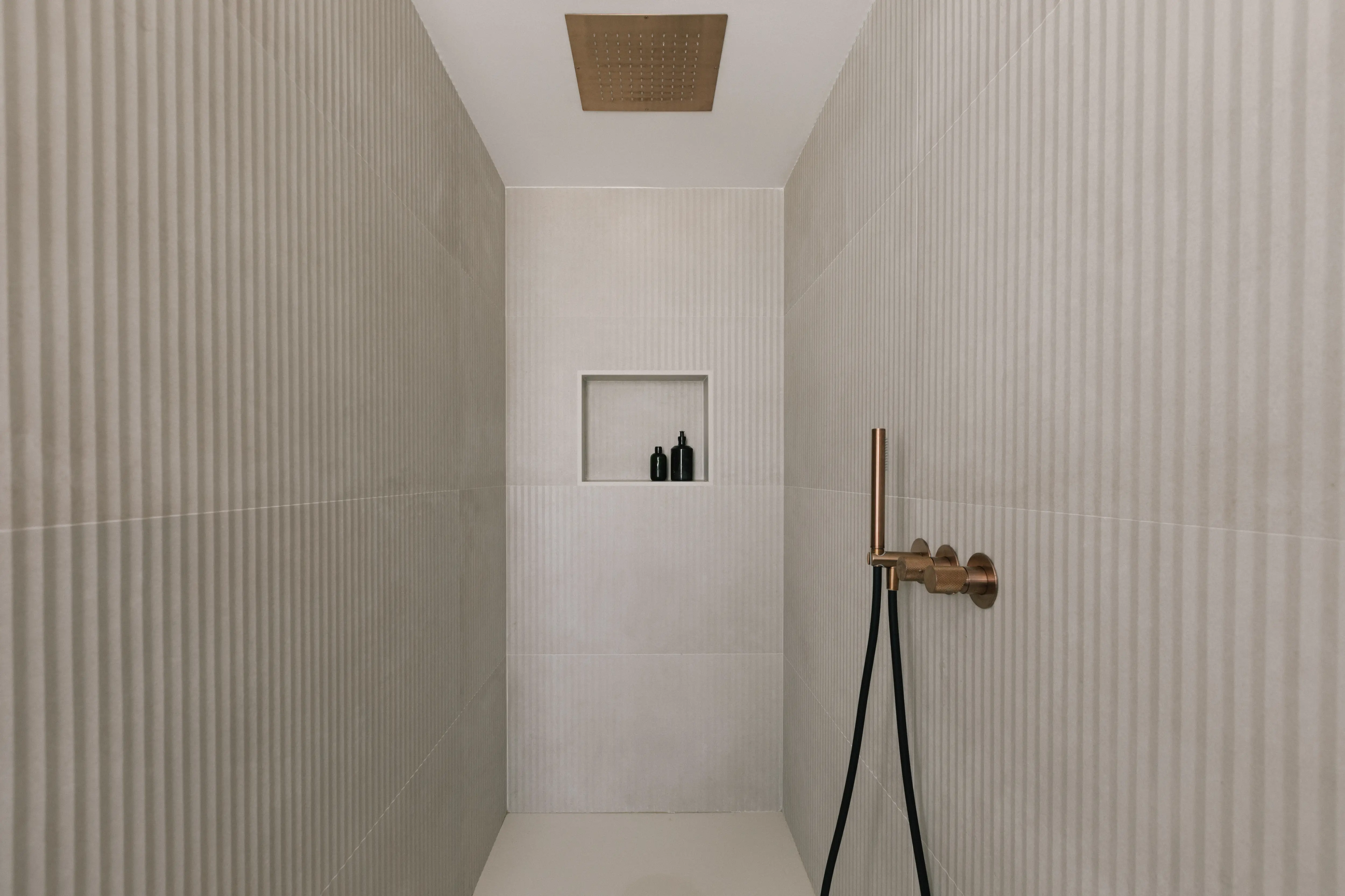 Reforma de baño detail in Campolivar Valencia image 45