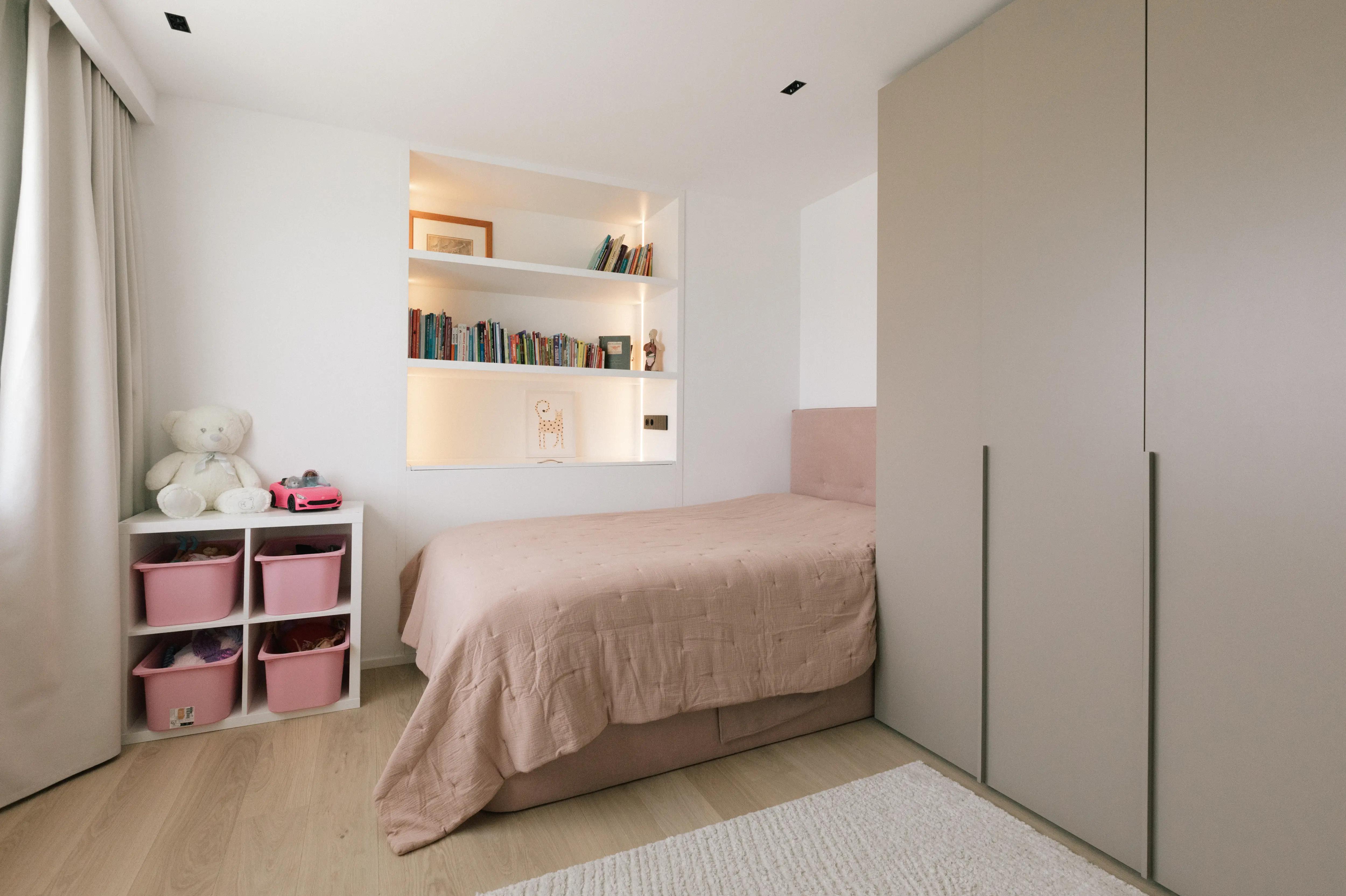 Finished bedroom diseño de interiores in renovated Campolivar Valencia home image 47