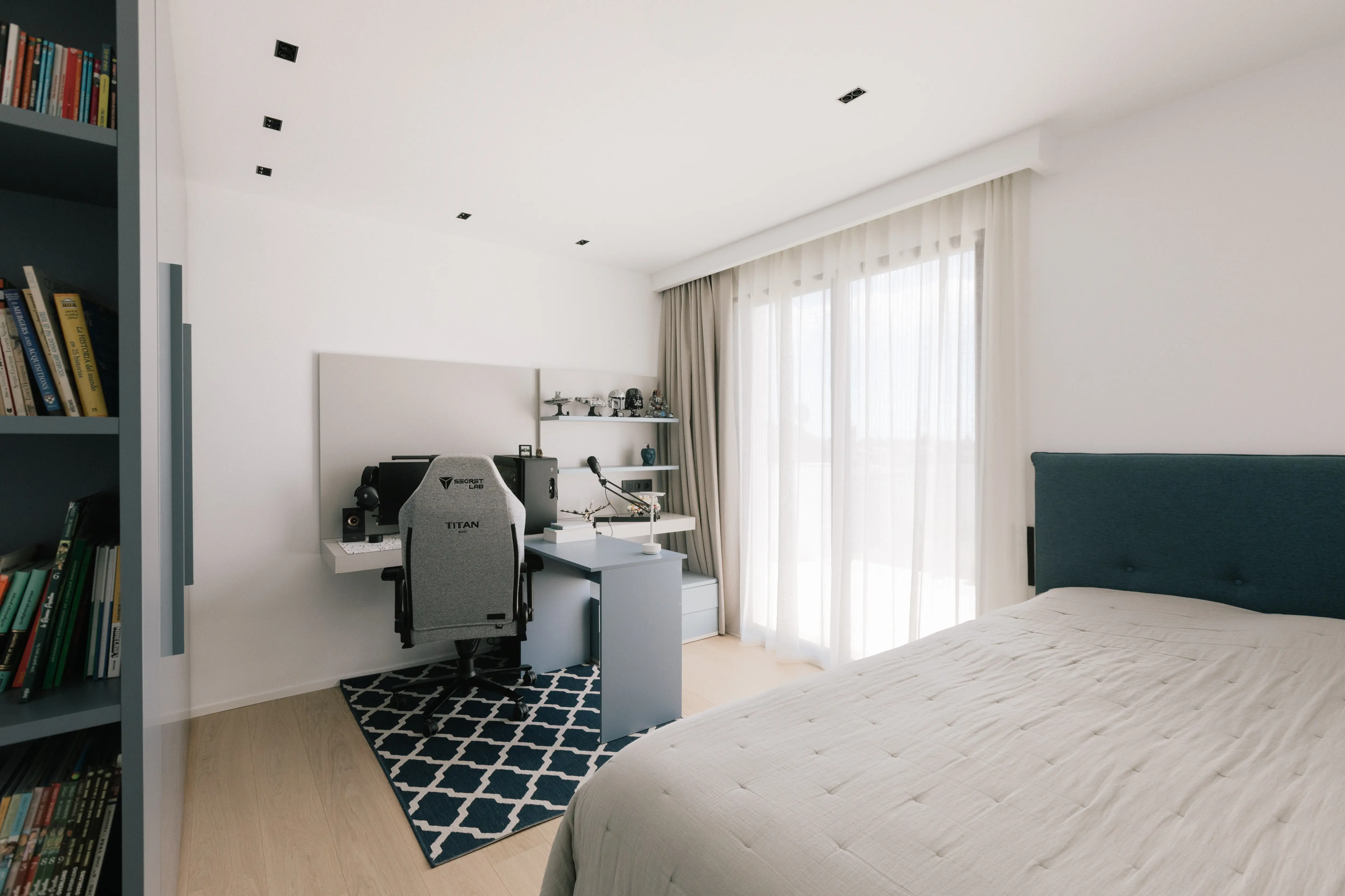 Finished bedroom diseño de interiores in renovated Campolivar Valencia home image 54