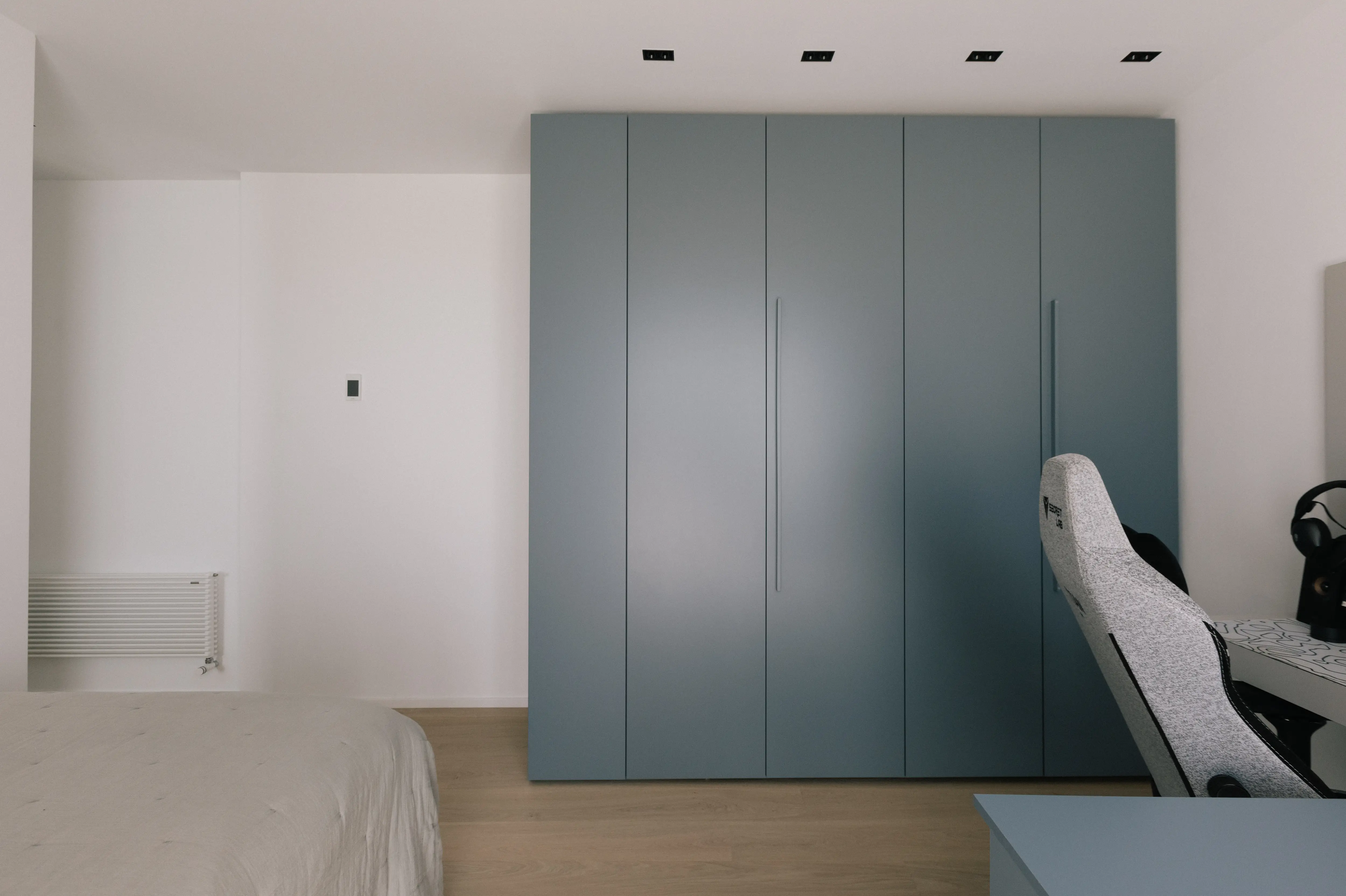 Finished bedroom diseño de interiores in renovated Campolivar Valencia home image 55