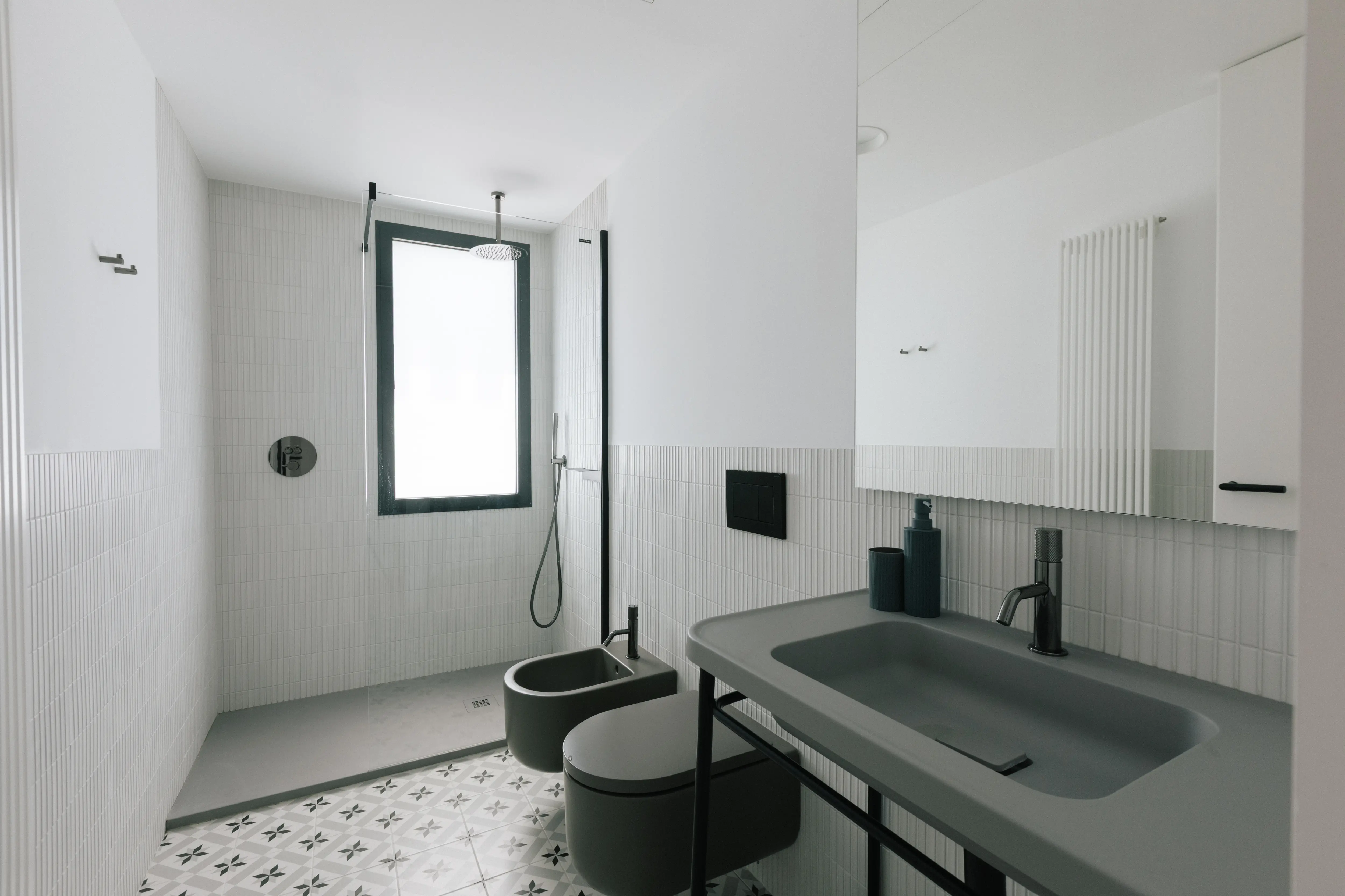 Reforma de baño detail in Campolivar Valencia image 56
