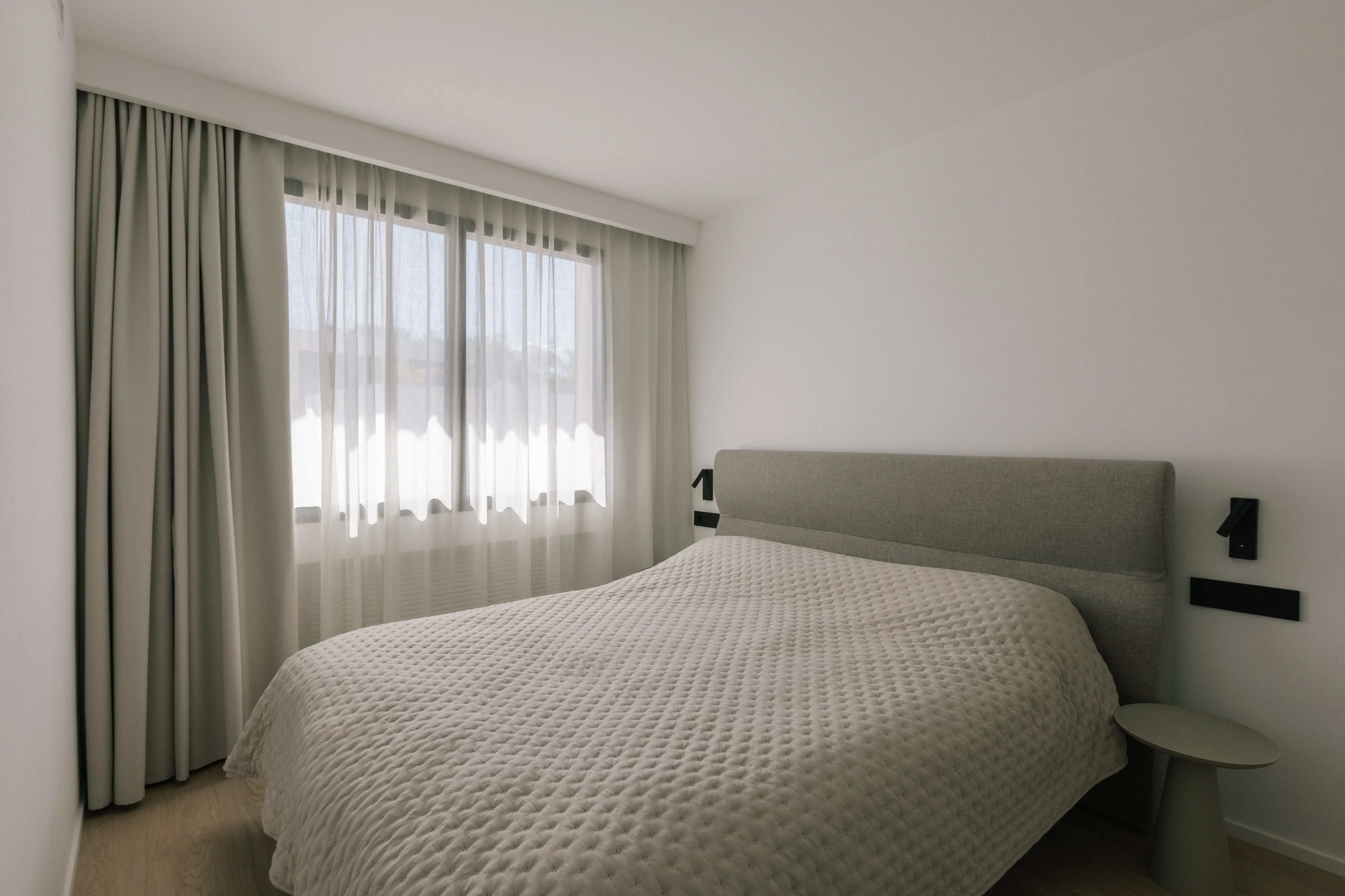 Finished bedroom diseño de interiores in renovated Campolivar Valencia home image 61
