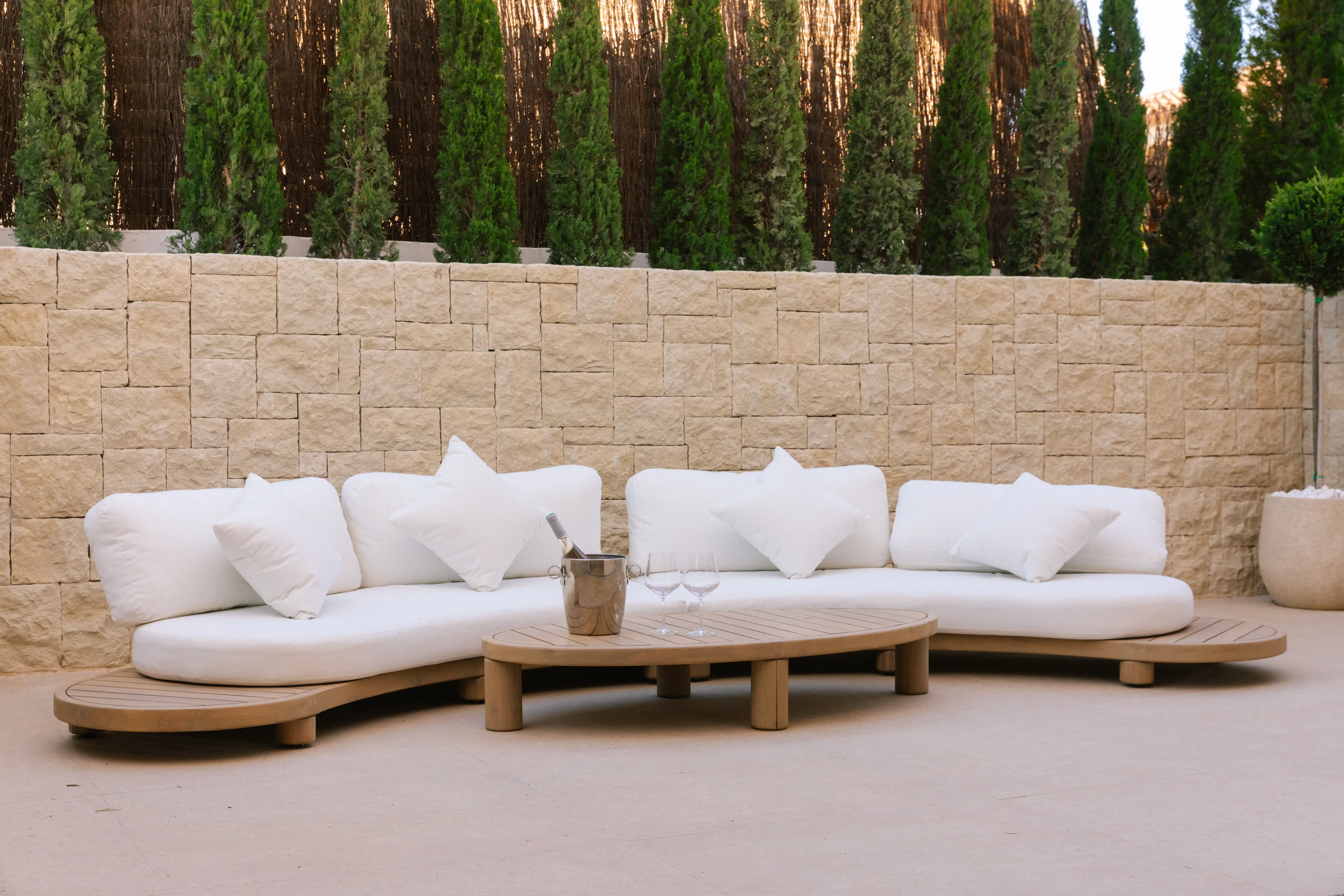 Outdoor terrace and pool area after reforma de villa in Campolivar Valencia image 74