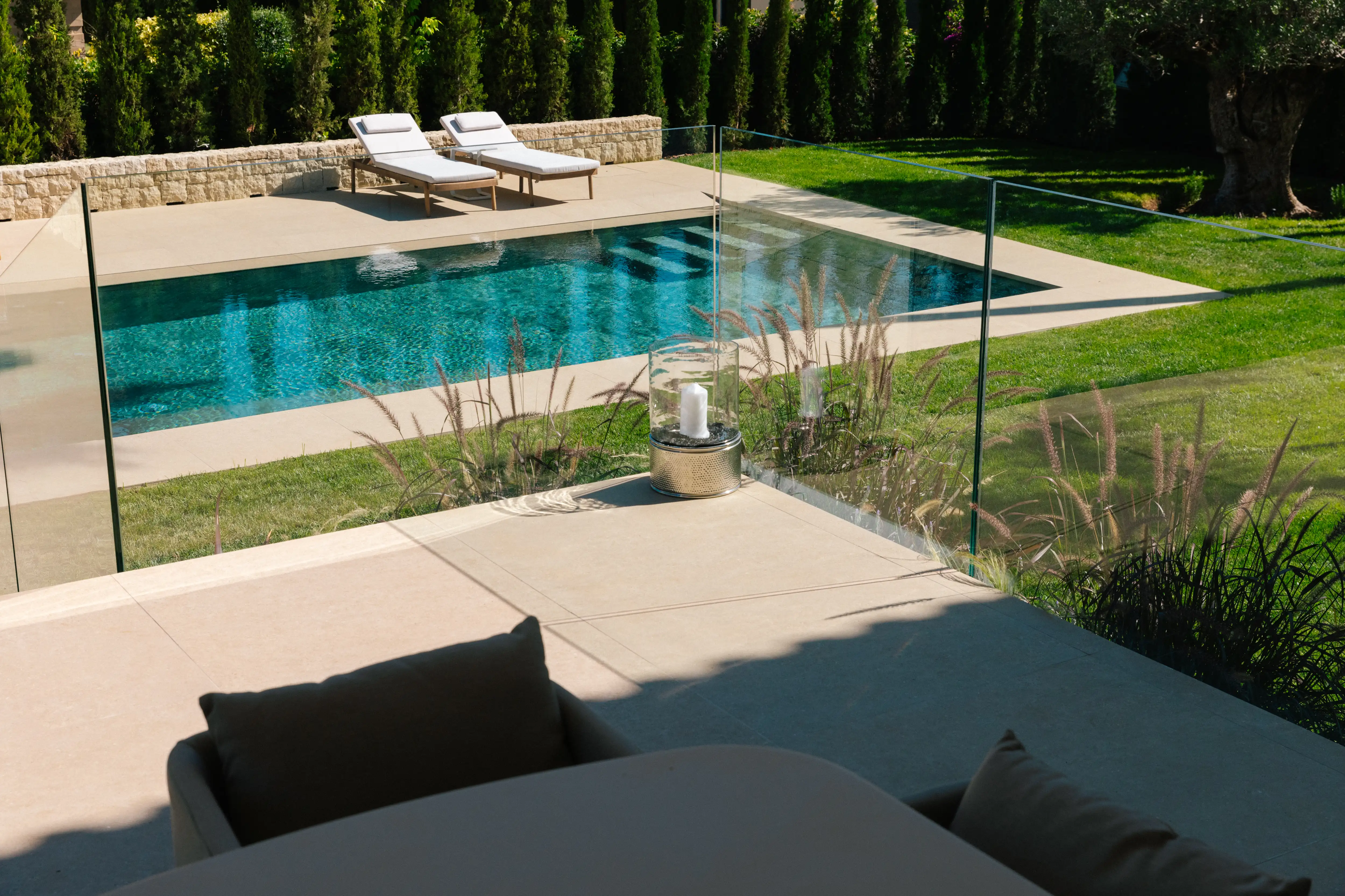 Outdoor terrace and pool area after reforma de villa in Campolivar Valencia image 81