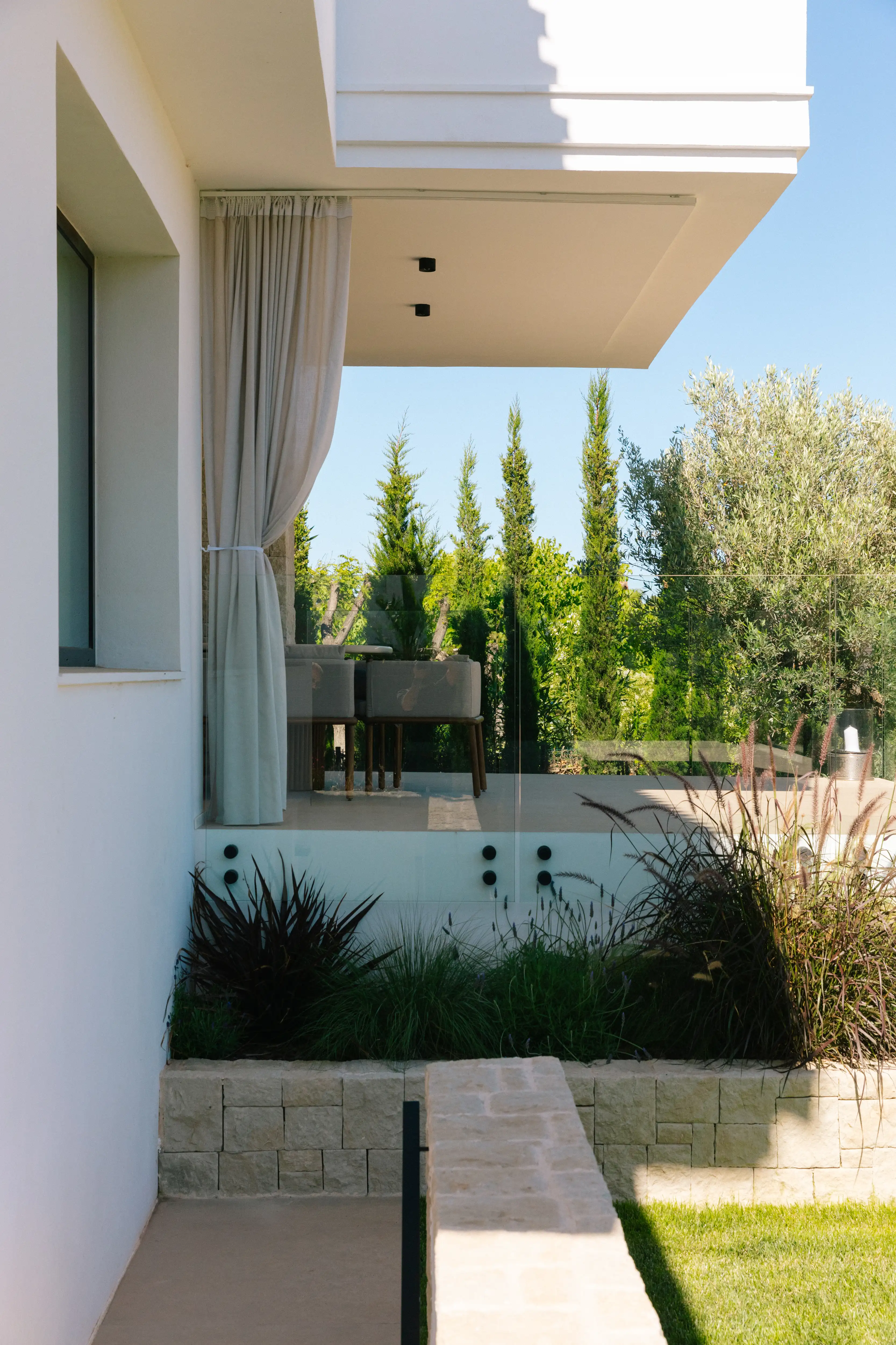 Outdoor terrace and pool area after reforma de villa in Campolivar Valencia image 83